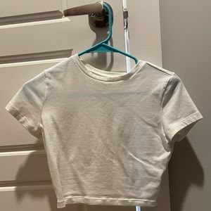 NWOT Crop top tee